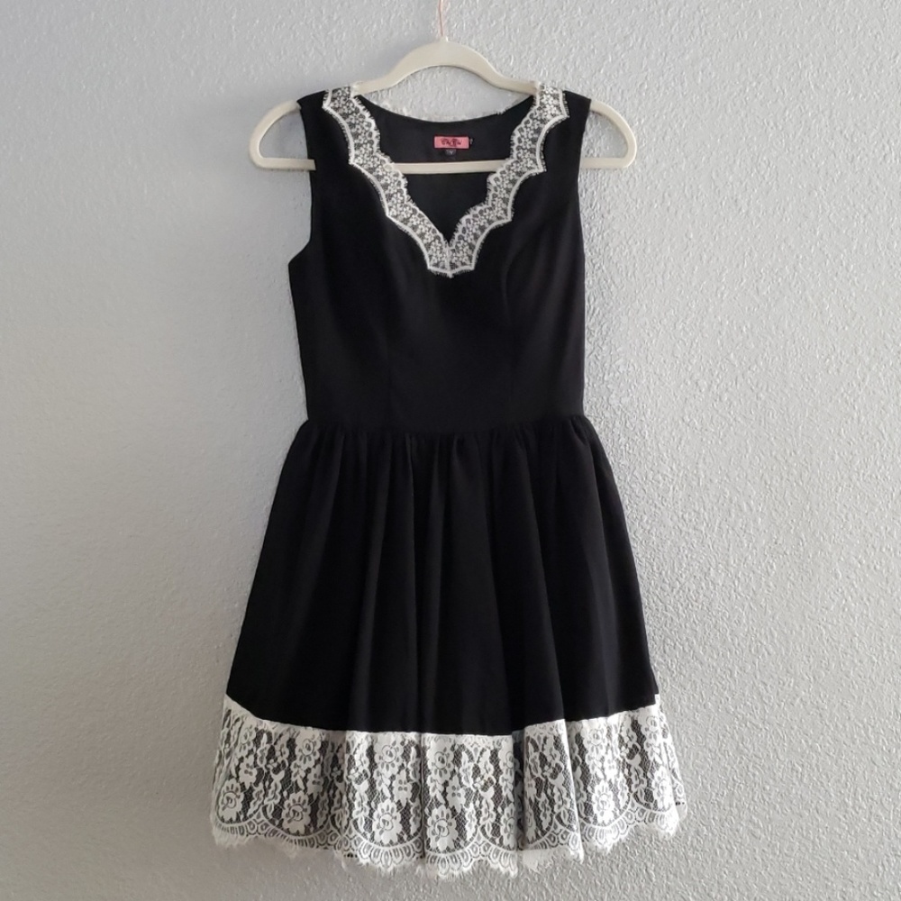 Chi chi Dress size  4